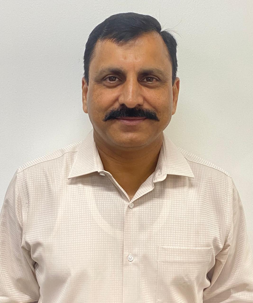 Shri Suresh Kumar, Commandant (Retd)